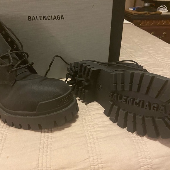 Authentic Balenciaga Boots NWT - Picture 4 of 6